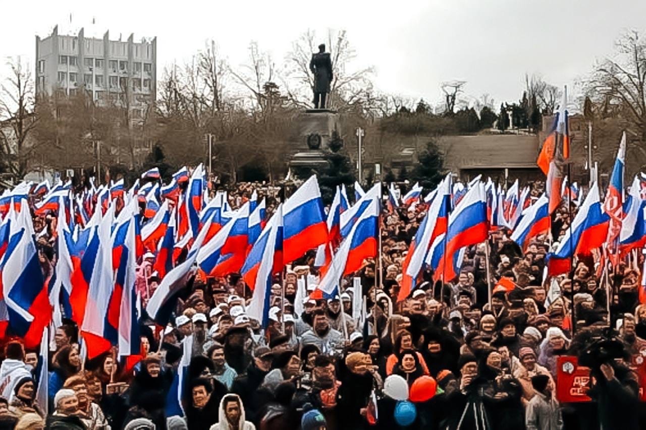 Референдум в севастополе 2014. Митинг на площади Нахимова 23 февраля 2014 года. Митинг площадь Нахимова в Севастополе 2014.